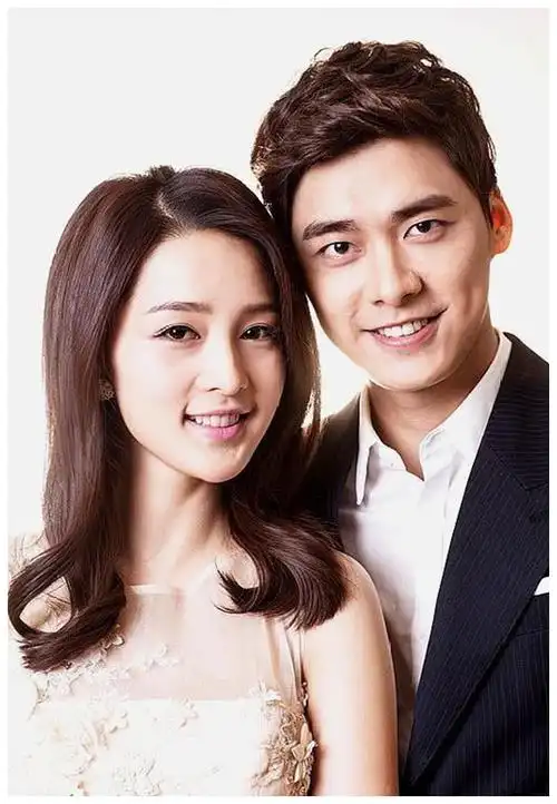 李易峰李沁时隔6年再合体,看两人的站位,尴尬气场挡不住!