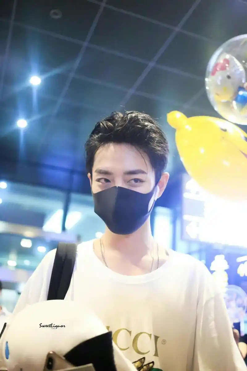 肖战机场图精选(酷拽型男篇)