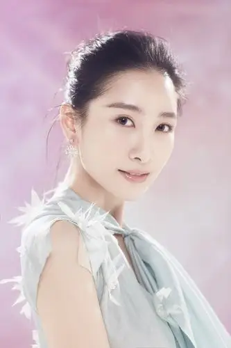 陶昕然清爽时尚大片来袭绿纱摇曳灵动飘逸