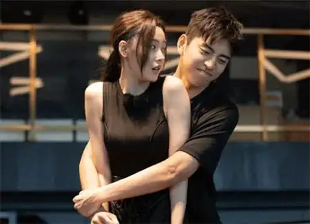 男生搂女生腰能感觉出粗细吗腰粗能被男生缠腰抱吗