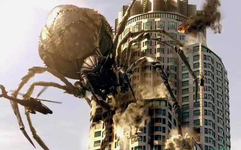 军方研究出变异蜘蛛,多次进化后,差点摧毁美国整个城市,科幻片