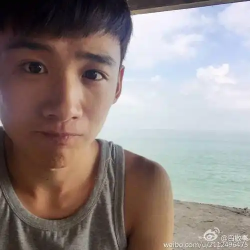 白衣少年白敬亭