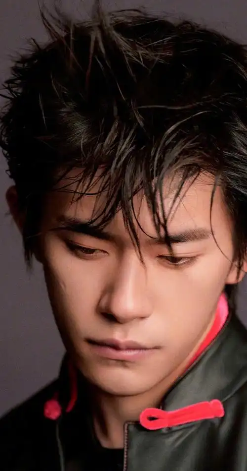 易烊千玺elle3月刊封面##易烊千玺elle世界尽头大片##易烊千玺晒图