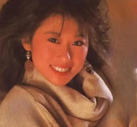 叶倩文抢闺蜜老公嫁自己老师62岁仍美如少女