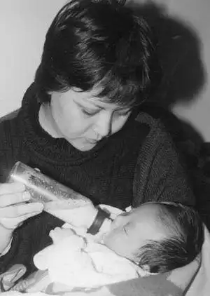 据悉,这个孩子是高峰与王纳文于2001年3月29日在辽宁省沈阳市生育一子