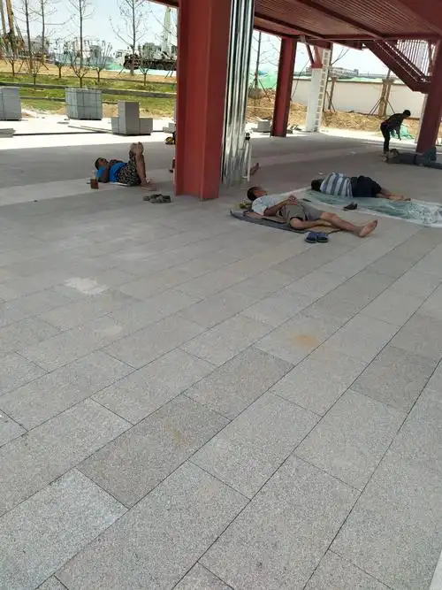 基层农民工的艰辛生活.