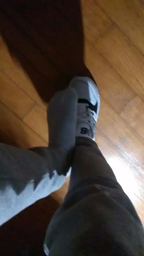 跪求小学生脱鞋图片