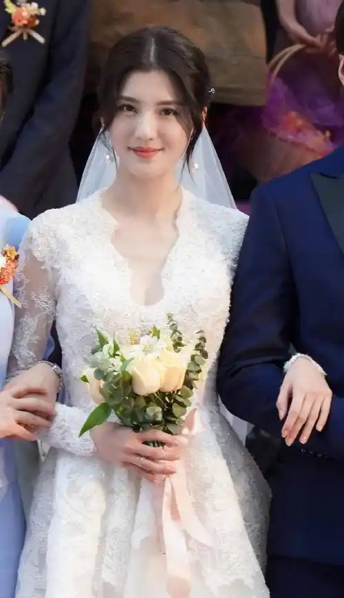 吴千语婚纱造型好美##吴千语结婚场面好温馨