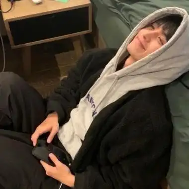 男生的emo悲伤头像颓废堕落 看起来很消沉且很孤独的头像男图片_男生