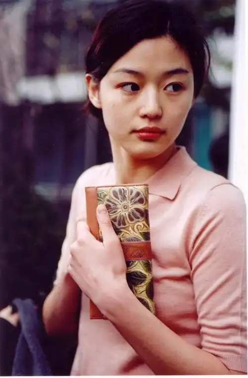 全智贤的星途可以说是少有的顺风顺水,以模特身份出道_圈子-新氧美容