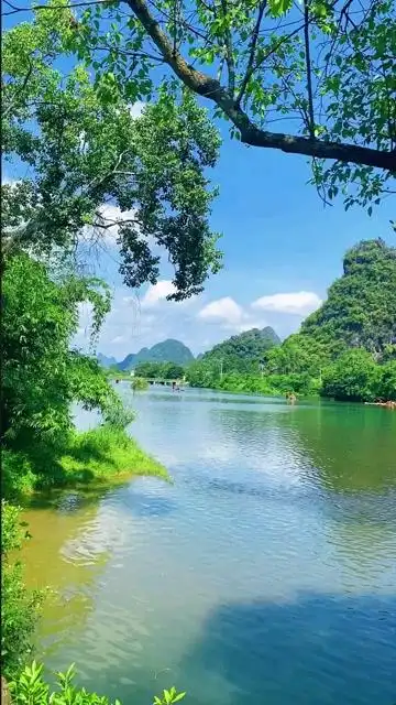 山清水秀,鸟语花香.