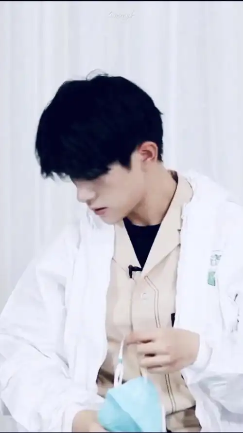 tfboys-易烊千玺医生 我有点不舒服  具体症状就是见到你心跳加速