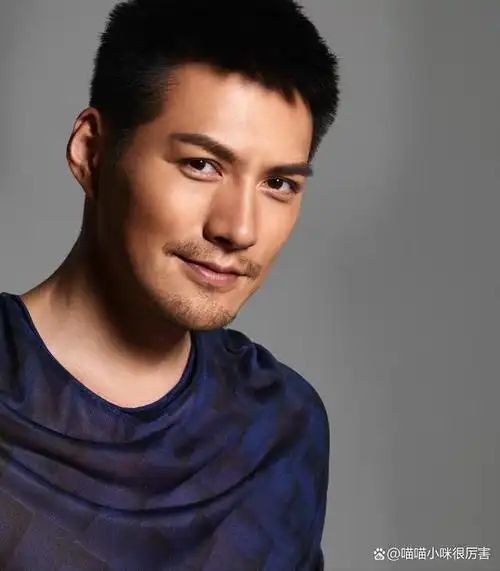 胡一天新戏宣传,有摘面具的镜头,面具下原本应该惊艳众人的一张脸,露