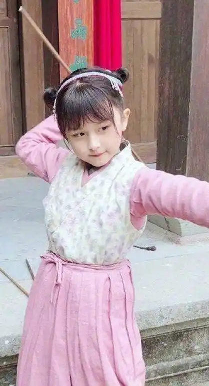 昨晚终于揭开神秘面纱,童星刘楚恬呆萌可爱简直萌哭惹_大赛_电视剧