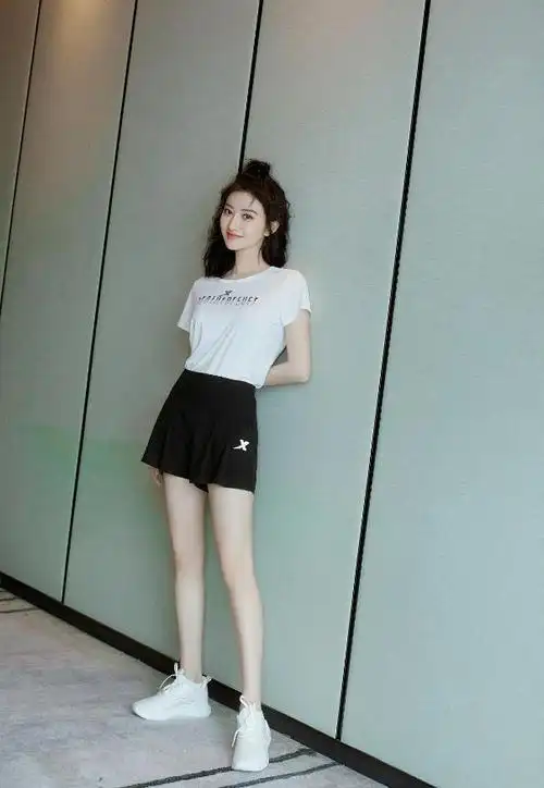 如果说体重,其实景甜体重的最高峰也不过是拍摄《长城》的时候的108斤