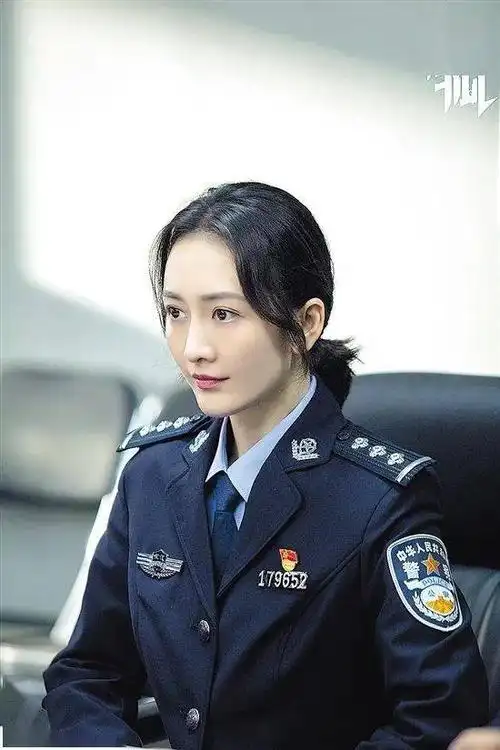 那些穿警服的女星