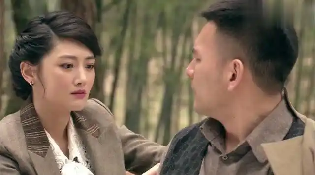 夺宝传奇雨萍给方觉治伤男子却吓了一跳你要干啥