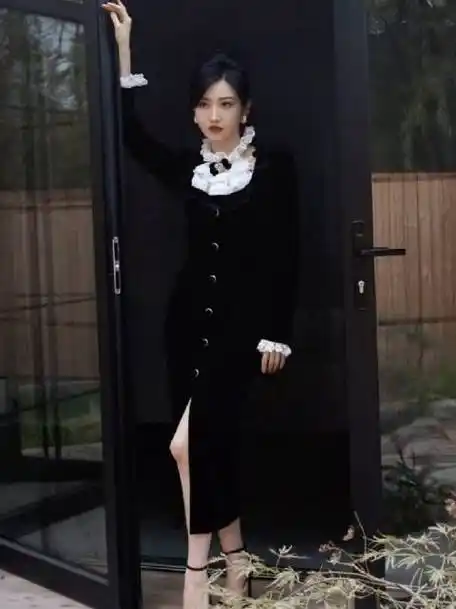 景甜蕾丝开叉黑裙