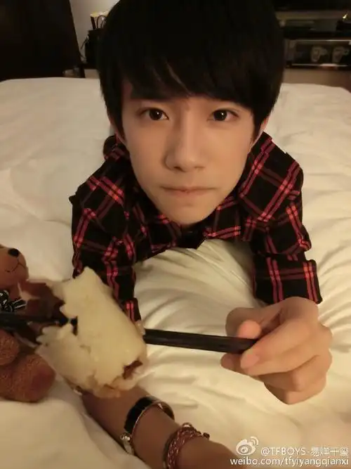 祝玺玺和大家端午安康[我最粽意你]  @tfboys-易烊千玺  【#易烊千玺