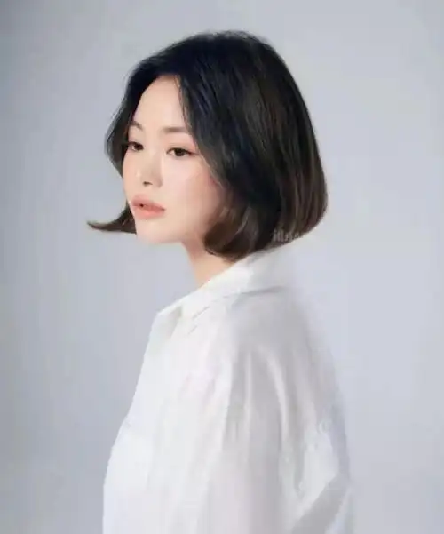 四个实用的瘦脸发型,时尚洋气又显脸小