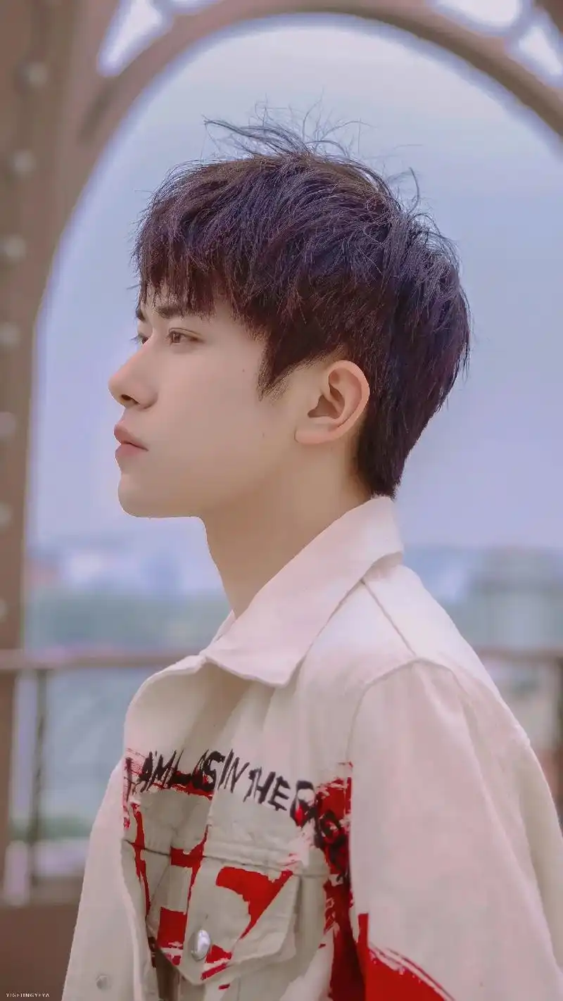 这手绝了啊!#易烊千玺 #手 #晚安  - 抖音