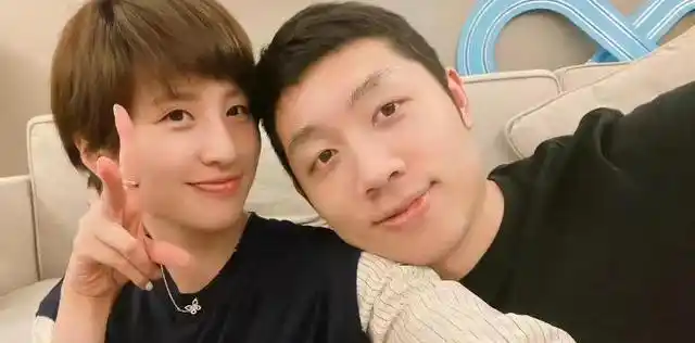 丈夫的球馆并招待前来的顾客之外,许昕的好友丁宁也在社交媒体上为他