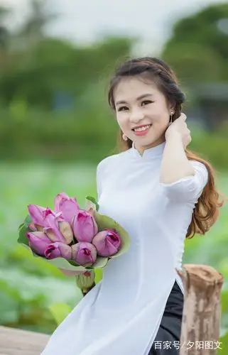 越南女性白色长衫的独特魅力