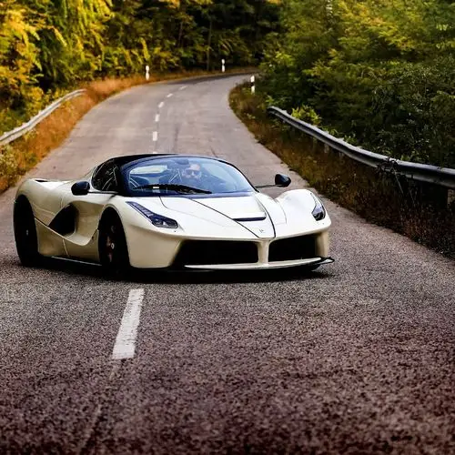 白色法拉利laferrari ! 超靓