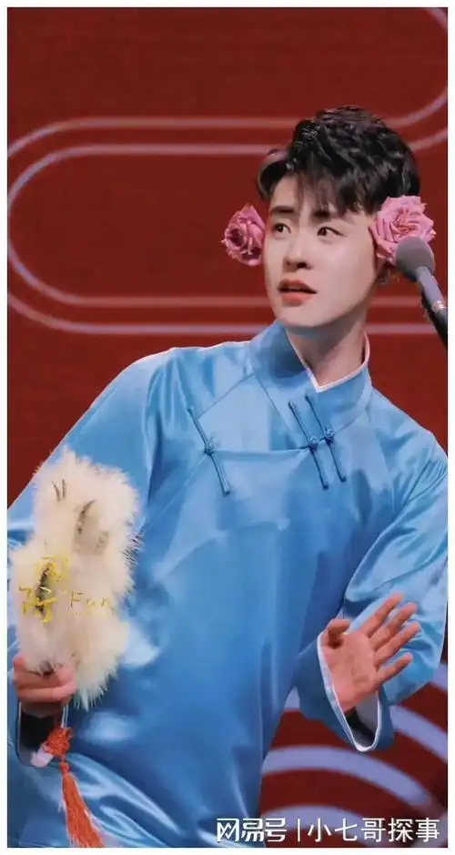 张云雷穿大褂散发出的稳重气质令人着迷