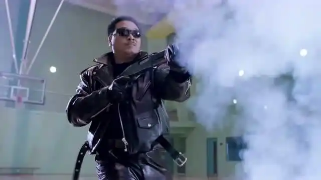 盘点五大散弹枪名场面:吴孟达化身终结者,帅气登场不输周润发