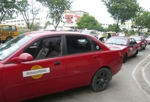 文莱这辆528万的豪车很特殊,没挂牌却有警车开道