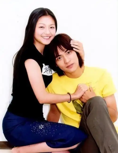 并且和言承旭,朱孝天,吴建豪等众多年轻艺人一起,组建了后来风靡全球