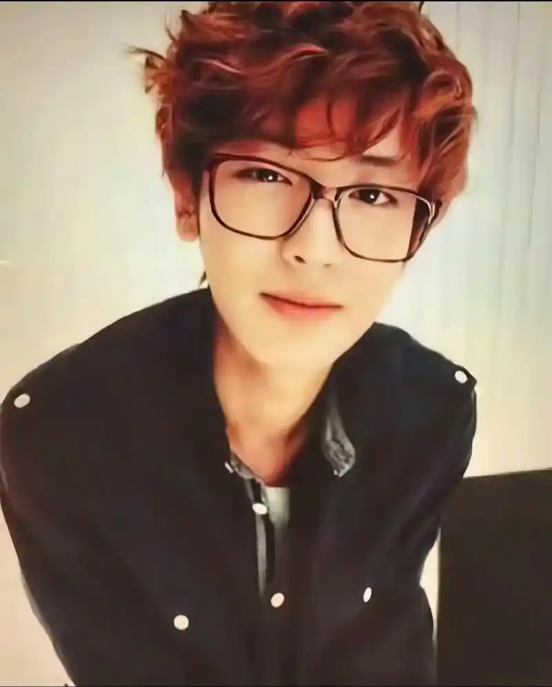 好喜欢卷毛小狗!#朴灿烈 #一眼 - 抖音