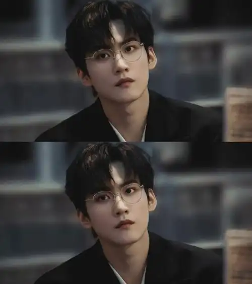 请把眼镜焊死在脸上#金丝眼镜天花板周柯宇,但是不用焊在脸上因未戴