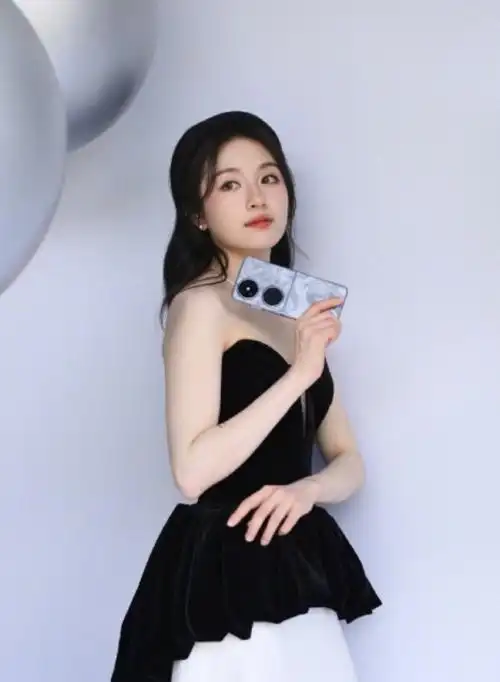 李兰迪线下活动饭拍##李兰迪黑色丝绒礼裙