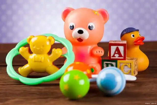 他们对世界充满好奇心和探索欲望,所以一个好的玩具和游戏,不仅可以