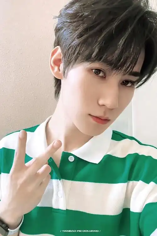 #时代少年团川渝春晚造型##张真源这是我的岛#