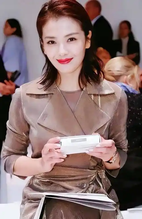 刘涛:迷人美图,成熟女人味,真的太美了_星期六