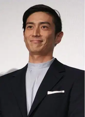 "赌博2"东京首映 51岁生濑胜久惨遭年龄调侃