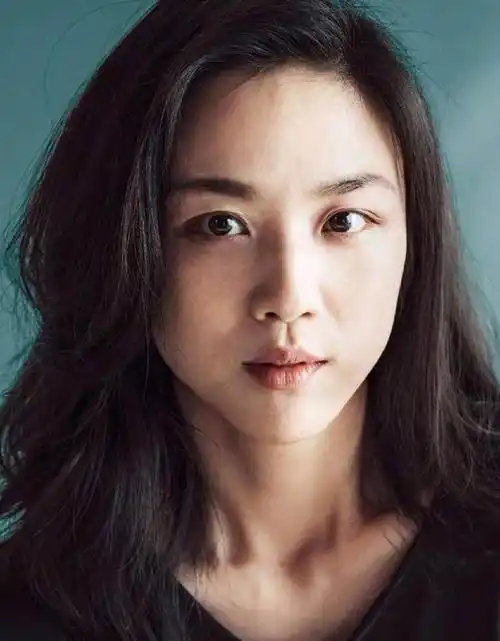 女星素颜大比拼,汤唯倪妮周冬雨都难敌上妆与不上妆都一样的她_王丽坤