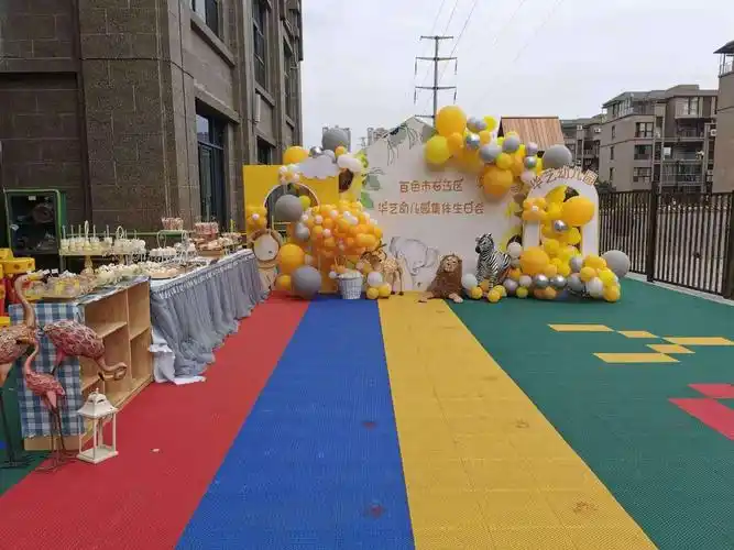 这是我们给小朋友精心布置的生日会场