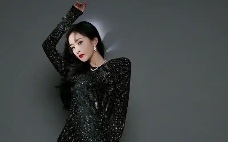 杨幂冷艳红唇写真壁纸-美女壁纸-高清美女图片-娟娟壁纸