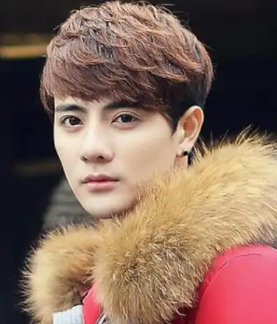 超好看的瓜子脸男生发型尖下巴男生适合的发型