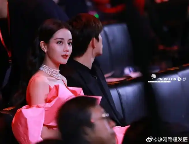 迪丽热巴复古名伶##迪丽热巴李现杨紫微博年度表现力演员