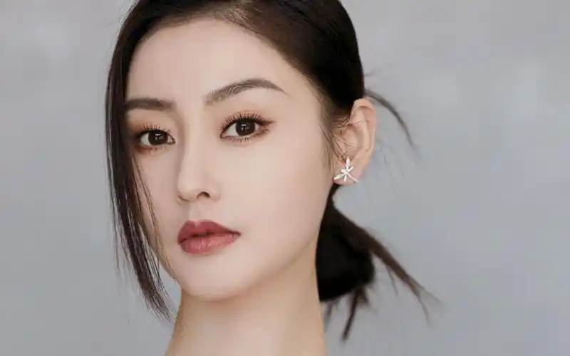 张天爱星空裙性感写真颜值爆棚试问谁不喜欢呢