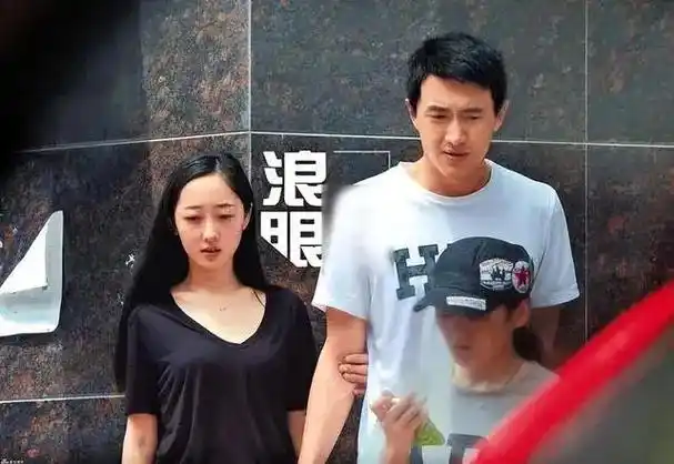 流水的女友,铁打的林更新!