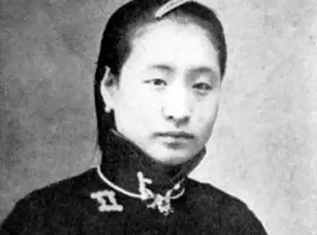 露兰春:24岁被迫嫁黄金荣,婚后出轨薛恒生七子,为何38岁早逝?