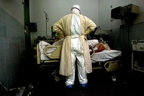 2003年4月30日,一名非典重症病人终因抢救无效不幸死亡,一位医生久久