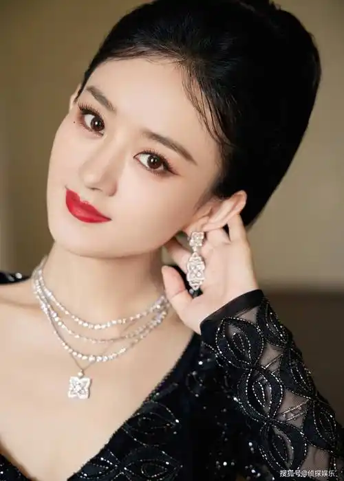 赵丽颖端午节晒近照,穿红色旗袍温婉动人,侧颜杀美翻了_颖宝_look