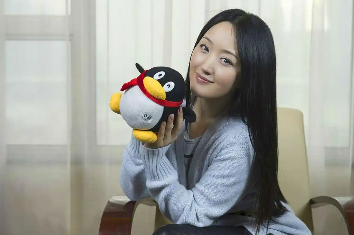 桌面壁纸 明星图片 > 正文  本文 杨钰莹清纯怜爱图片由轻轻编辑整理